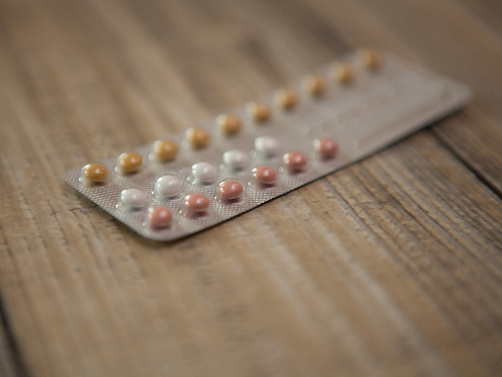 L'acné hormonale et l'arrêt de la pilule contraceptive - Skin & Out